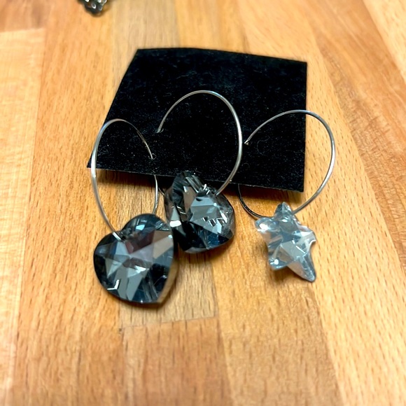 Assorted fashion earrings. - Picture 15 of 15